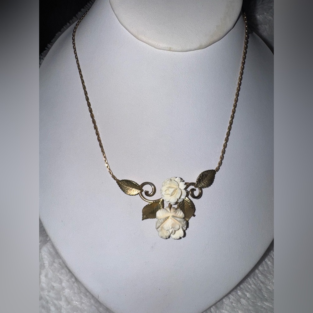 Vintage 1940s Krementz Gold Filled Necklace with Carved Roses 18" - Picture 3 of 5